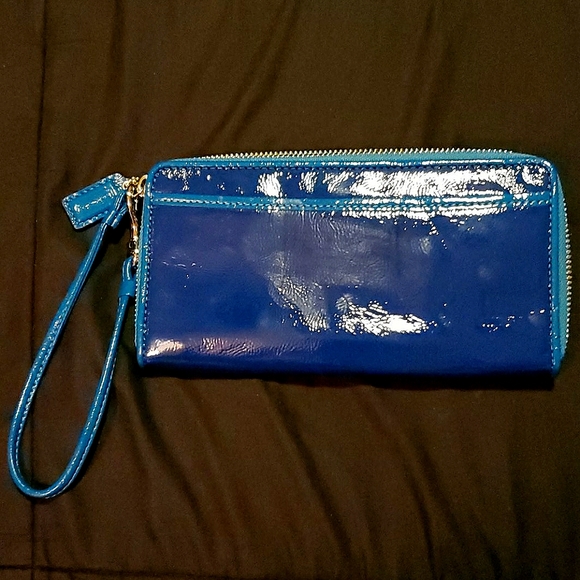 Coach Royal Blue Patent Leather Poppy Wristlet - Picture 3 of 6
